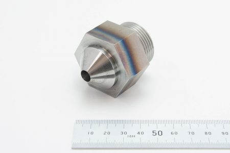 切削後に高周波焼入れしたノズル部品