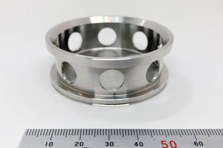 航空機用丸物部品（インコネル製）
