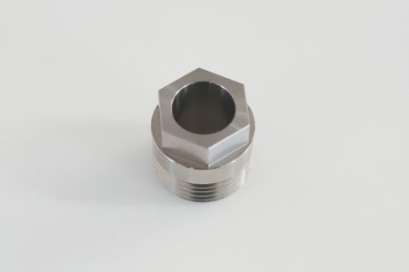 チタン製の六角継ぎ手部品